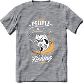 Cool People Do Fishing - Vissen T-Shirt | Geel | Grappig Verjaardag Vis Hobby Cadeau Shirt | Dames - Heren - Unisex | Tshirt Hengelsport Kleding Kado - Donker Grijs - Gemaleerd - L