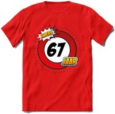 67 Jaar Hoera Verkeersbord T-Shirt | Grappig Verjaardag Cadeau | Dames - Heren | - Rood - XXL