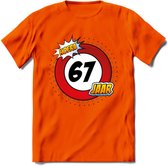 67 Jaar Hoera Verkeersbord T-Shirt | Grappig Verjaardag Cadeau | Dames - Heren | - Oranje - XL