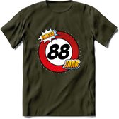 88 Jaar Hoera Verkeersbord T-Shirt | Grappig Verjaardag Cadeau | Dames - Heren | - Leger Groen - XL