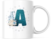 Kerst Mok met afbeelding: Snowman Gnome - Blauw - Letter A | Kerst Decoratie | Kerst Versiering | Grappige Cadeaus | Koffiemok | Koffiebeker | Theemok | Theebeker