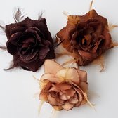 Sparkling Rose with Feathers donker bruin - haaraccessoire - roos - corsage - haarelastiek - donker bruin