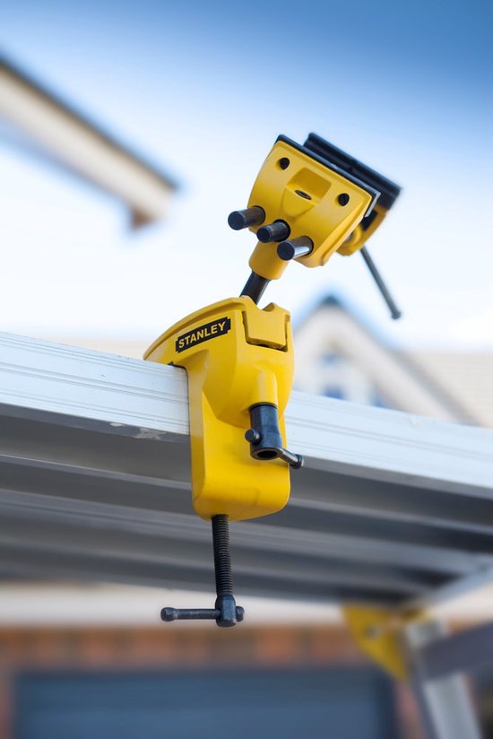 Gele Stanley boorklem met kogelgewricht, bevestigd aan een aluminium profiel.