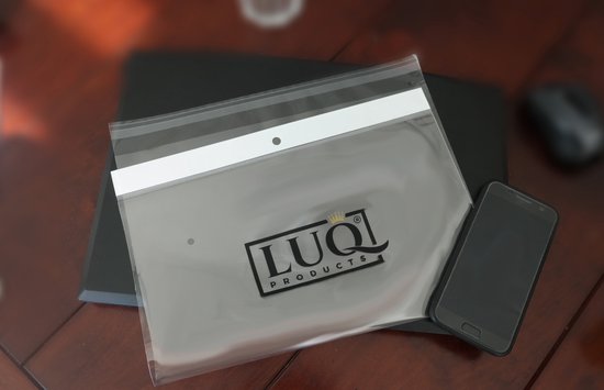 Emballage transparent de LUQ Products avec logo, téléphone et souris.