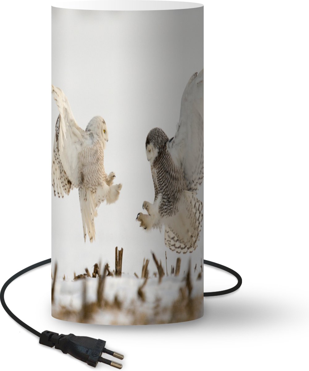 Lamp - Nachtlampje - Tafellamp slaapkamer - Koppel sneeuwuilen vliegt op elkaar af - 54 cm hoog - Ø24.8 cm - Inclusief LED lamp