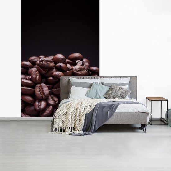 Papier peint - Papier peint photo Tas de grains de café marron foncé sur fond noir - Largeur 200 cm x Hauteur 300 cm