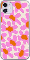 Geschikt voor iPhone 11 hoesje - Bloem - Roze - Patronen - Siliconen Telefoonhoesje - Verjaardag cadeau tiener
