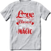 Love Is The Closest Thing To Magic - Valentijn T-Shirt | Grappig Valentijnsdag Cadeautje voor Hem en Haar | Dames - Heren - Unisex | Kleding Cadeau | - Licht Grijs - Gemaleerd - M