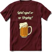 Wat Rijmt Er Op Vrijdag? T-Shirt | Bier Kleding | Feest | Drank | Grappig Verjaardag Cadeau | - Burgundy - S