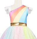 Detail van een eenhoornjurk: regenboogkleurig bovenstuk met gouden riem en glitter tule rok.