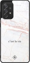 Casimoda® hoesje - Geschikt voor Samsung Galaxy A52 5G - C'est La Vie - Luxe Hard Case Zwart - Backcover telefoonhoesje - Bruin/beige