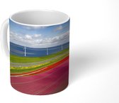 Mok - Tulpenveld met snelweg, dijk en windmolens in Flevoland - 350 ML - Beker - Uitdeelcadeautjes