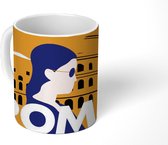 Mok - Vrouw voor Colosseum in Rome, Italië - 350 ML - Beker - Uitdeelcadeautjes