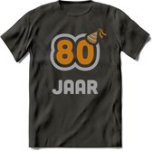 80 Jaar Feest T-Shirt | Goud - Zilver | Grappig Verjaardag Cadeau Shirt | Dames - Heren - Unisex | Tshirt Kleding Kado | - Donker Grijs - M