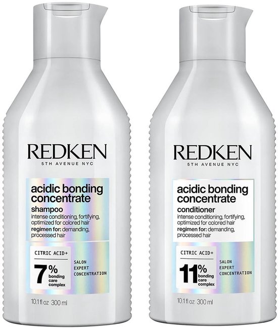 Twee witte Redken flessen met 'Acidic Bonding Concentrate' shampoo en conditioner. Met 7% en 11% bonding care complex.
