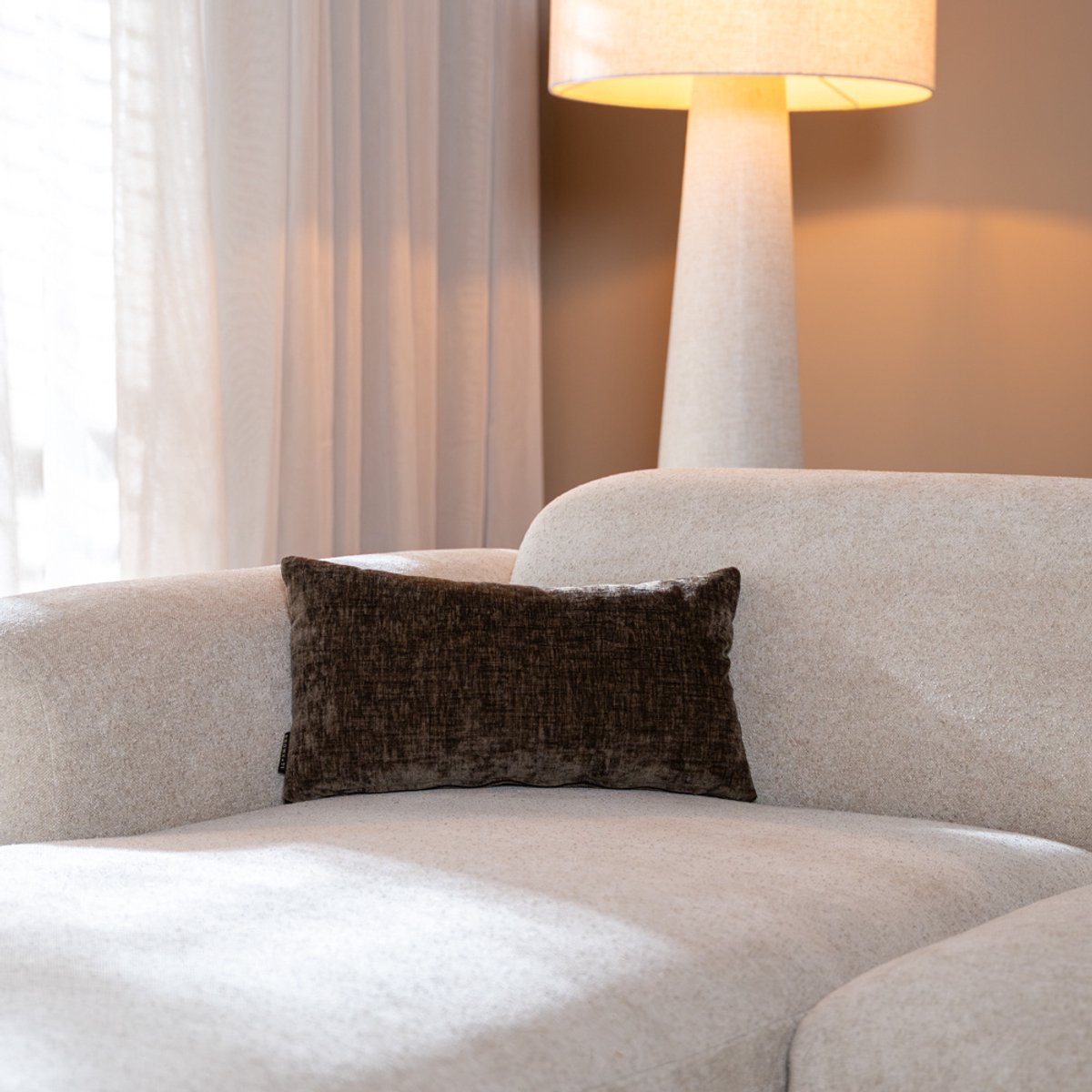 Bronx71® Sierkussen Evi chenille mocha 25 x 45