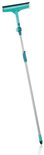Turquoise raamwisser met uitschuifbare steel, staand op witte achtergrond.