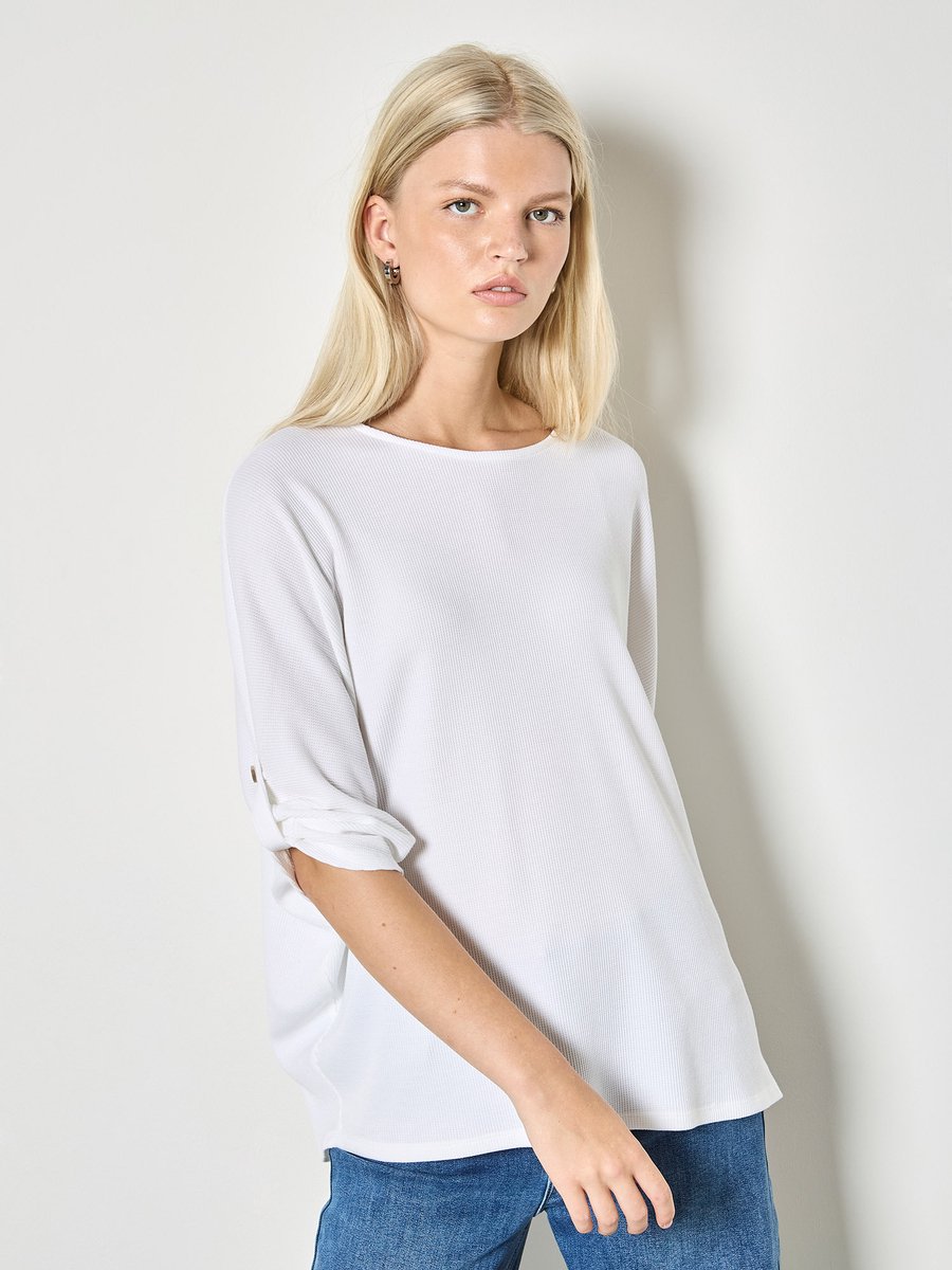 Top met knoopdetails van wafelbreisel
