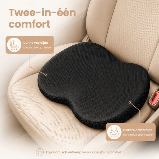 Zwart ergonomisch autostoelkussen, dun aan de voorkant, dikker aan de achterkant voor steun.