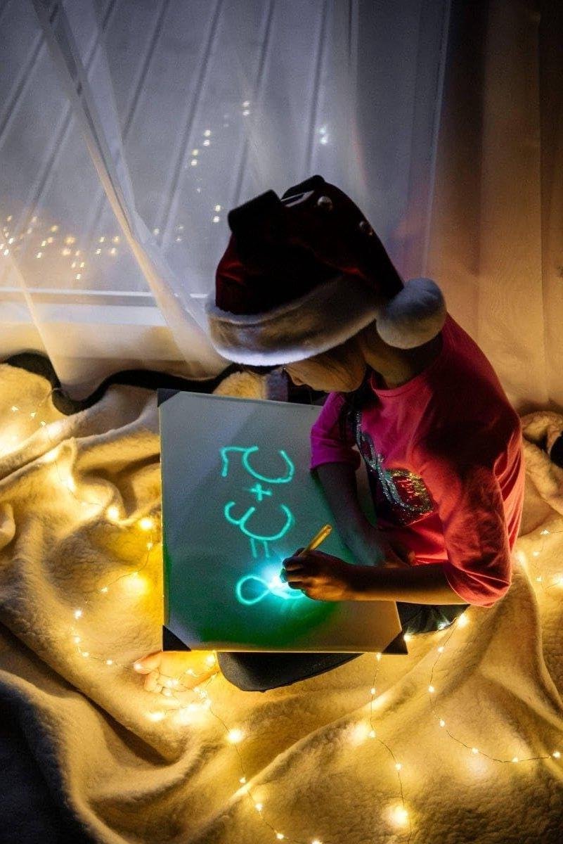 Oplichtend Schetsbord - Tekentablet Tekenblok - Creatief Tekenen - Glow In Dark Effect - A4 formaat - Rouge