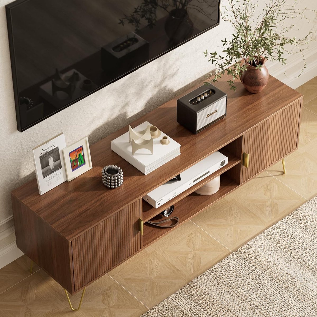 TV meubel 140 cm – Wit lowboard met 2 deuren & opbergruimte – TV kast voor 55-65 inch met gouden handgrepen modern design – Urbanhome