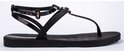 Zwarte Ipanema slipper met bandjes, gouden ringen en gesp, patroon op zool.
