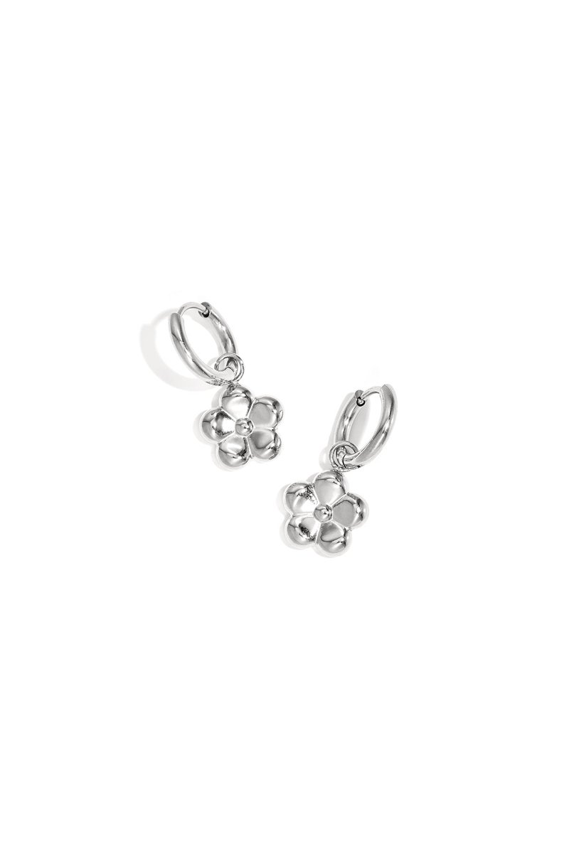 Oorringen met bloem hanger