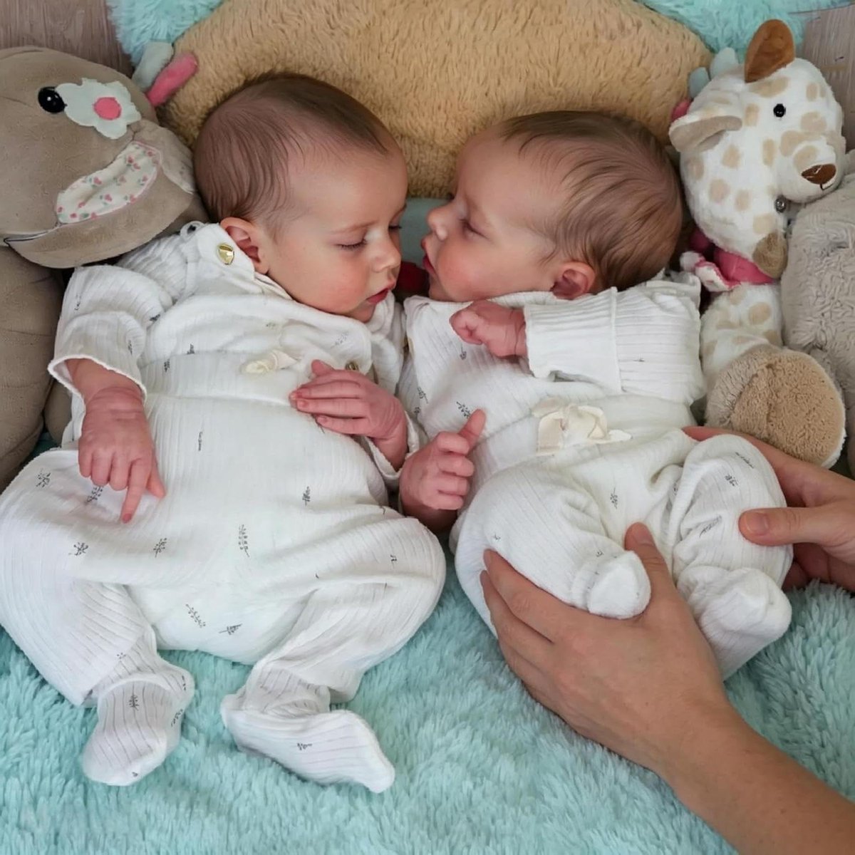 Babypoppen Tweeling - Levensechte Poppen - Kind Ontwikkeling - Volledig Siliconen - 45 cm - Meerdere Outfits