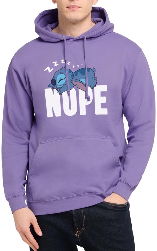 Man met paarse hoodie met slapende Stitch en "NOPE".