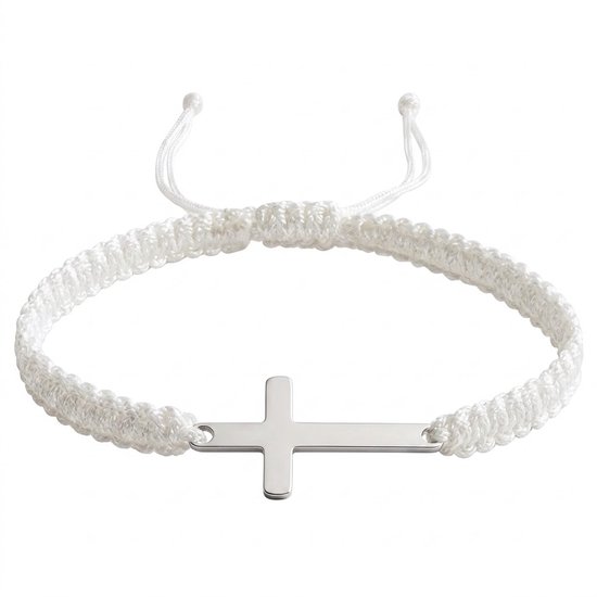 Wit gevlochten armband met zilverkleurig kruis.