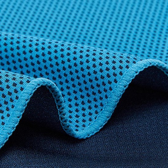 Koele sportdoek - fysieke koeling - wordt koel bij contact met water - absorbeert zweet - voor fitness/running/buiten/yoga - met EVA reisdoosje - voor sporters - lichtblauw - 30x90cm - 1 stuk — afbeelding 2
