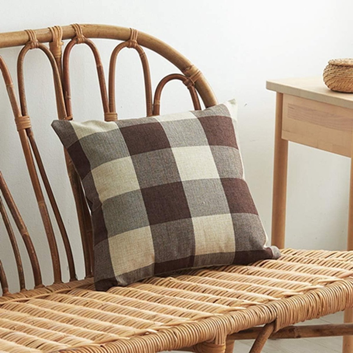 Katoenen en linnen kussenslopen 45 x 45 cm met ruitpatroon in bruin en beige, trendy en comfortabel