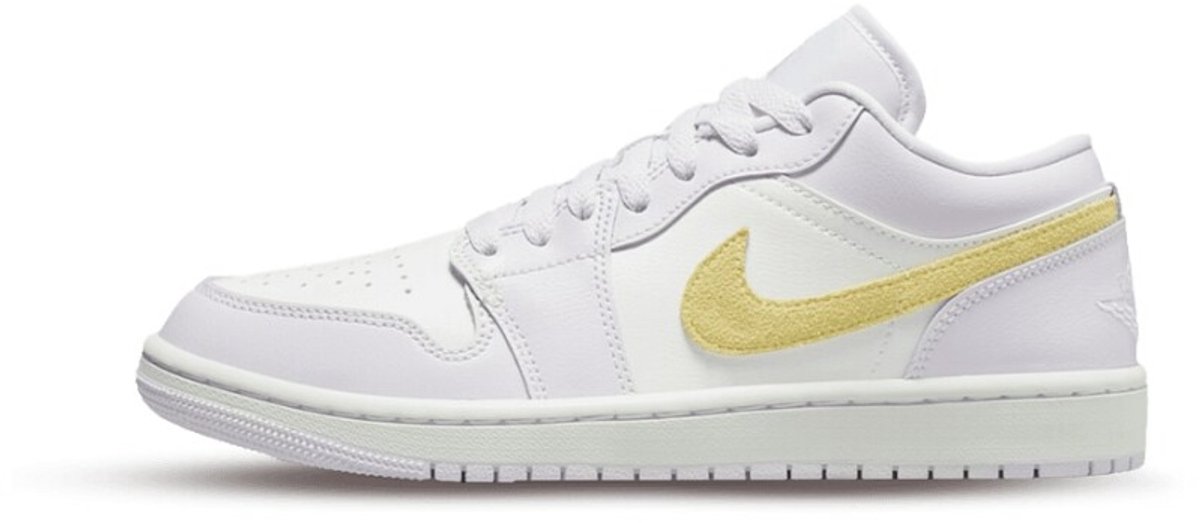 Air Jordan 1 Low Barely Grape (W) - Maat 37.5