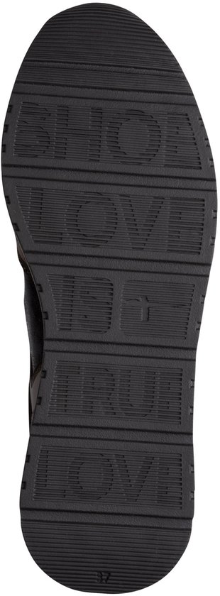 Zool van de bruine Tamaris sneaker met tekst 'Love is True Love'.