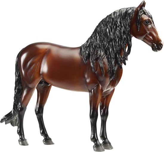 Bruin speelgoedpaard met zwarte manen en staart, staand op een witte achtergrond.