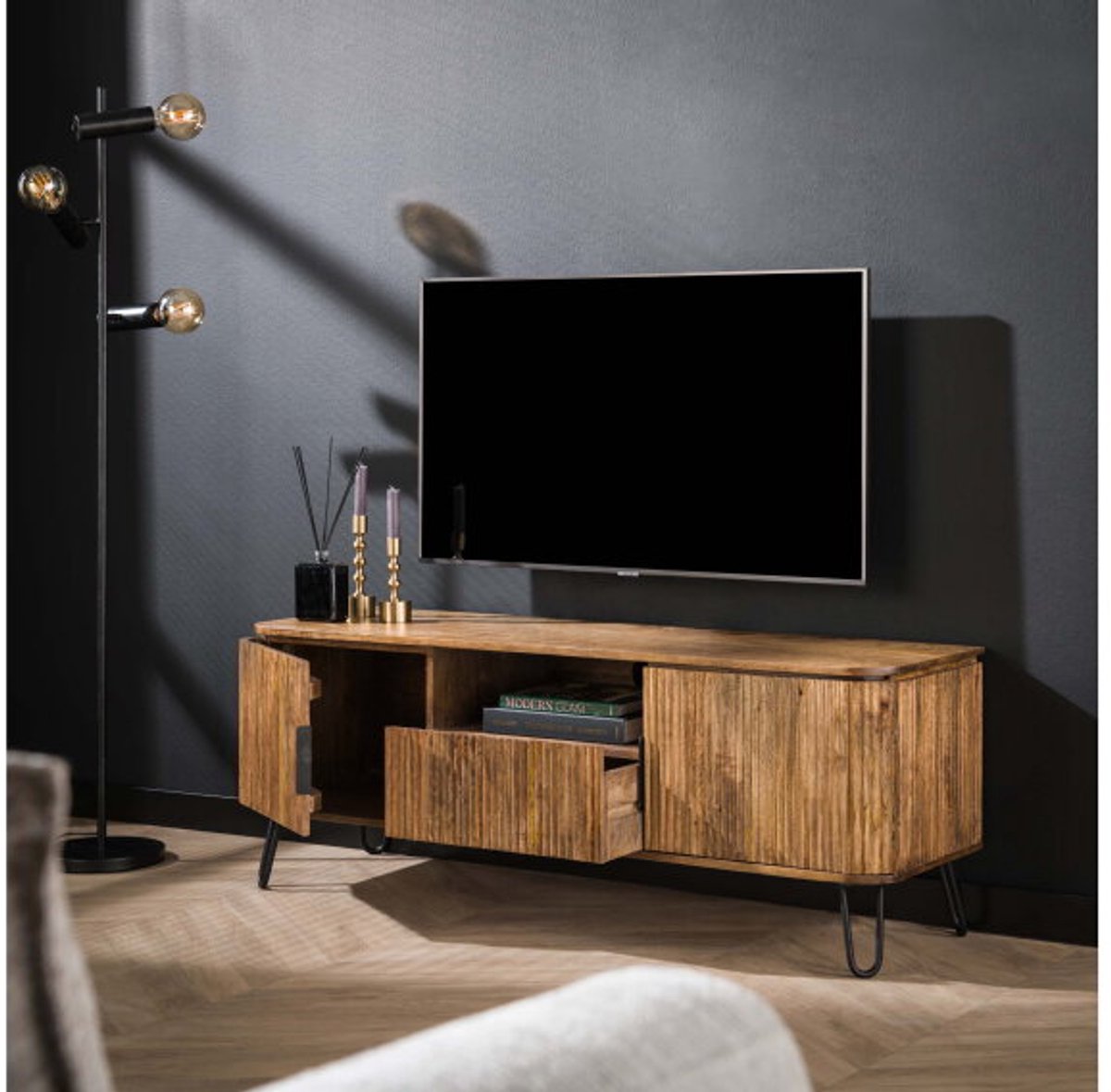 Meubelplaats TV-meubel wave 135 cm mangohout - zandkleur | Meubelplaats massief mango zandkleur