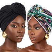 Close-up van twee vrouwen met hoofdbedekking: zwarte tulband met knoop en groene met Afrikaanse print.