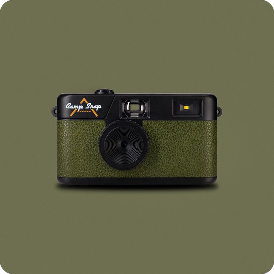 Zwarte digitale camera met groene lederlook voorkant, lens en een 'Camp Snap' logo.