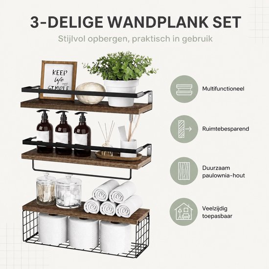 Drie houten wandplanken met zwarte randen en raster, ingericht met toiletartikelen en plant.