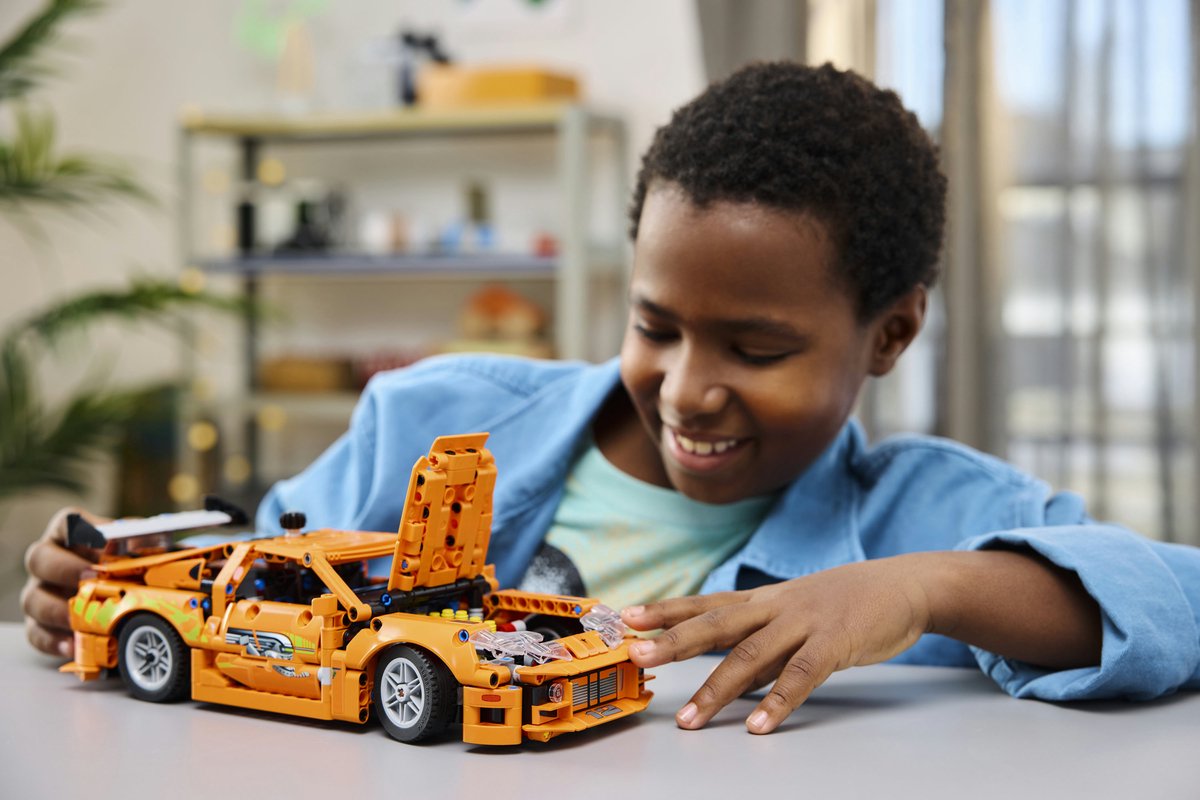 LEGO® Technic Fast and Furious Toyota Supra MK4 set - 42204 — afbeelding 12