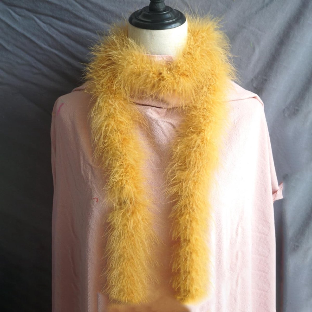 Fluffy 2 m Federboa voor Carnaval, Feest, en 1920's Thema - Luxe Veren Sjaal en Stola in Goud
