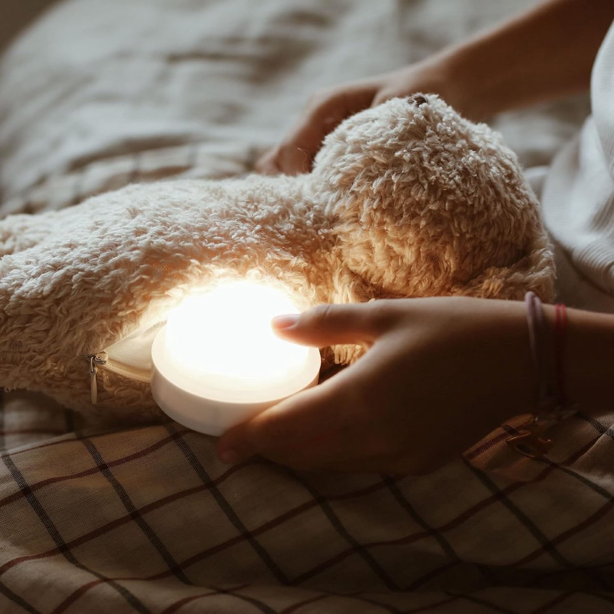 Zoemende Beer Knuffel - Nachtlamp Knuffel - Baby Kalmeren - Geluid Geactiveerd - 650 g - Roze
