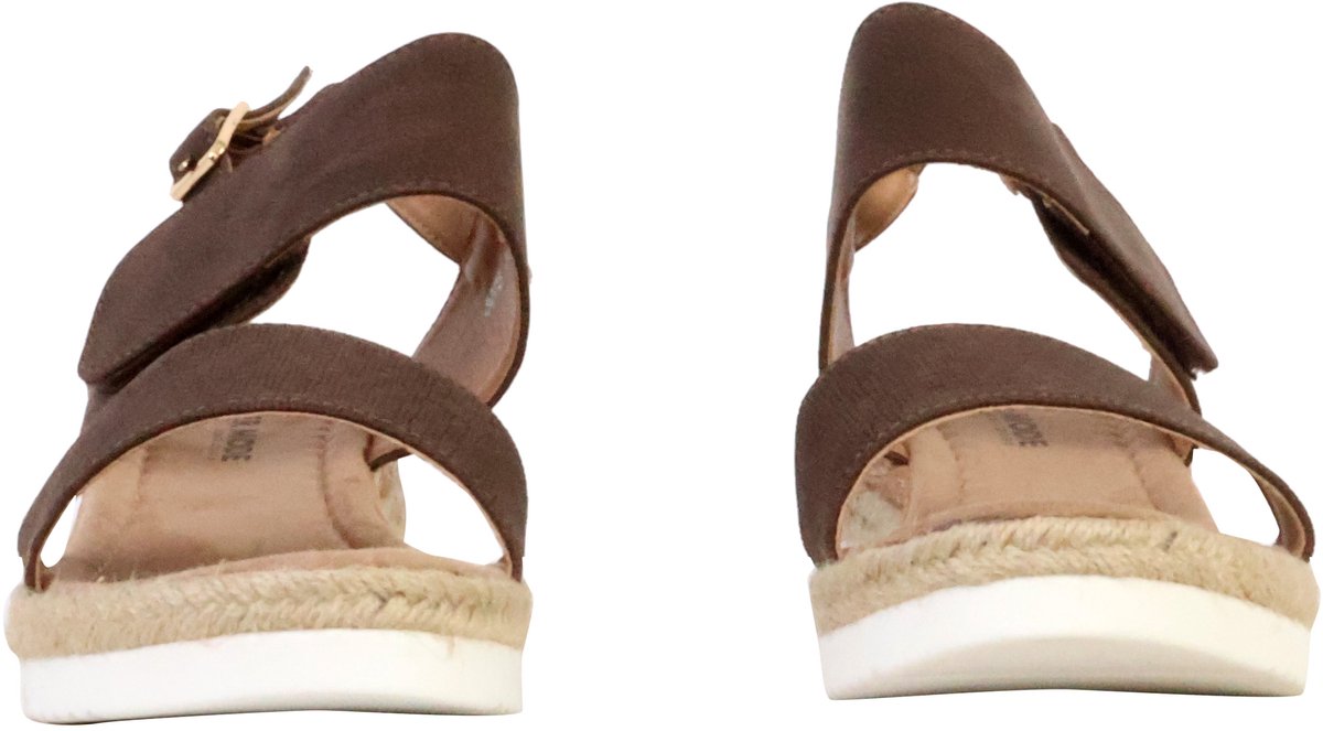 Sandalen met plateauzool en riempje