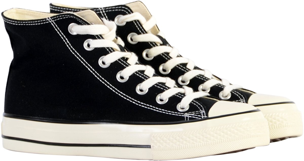 Sneakers met veters