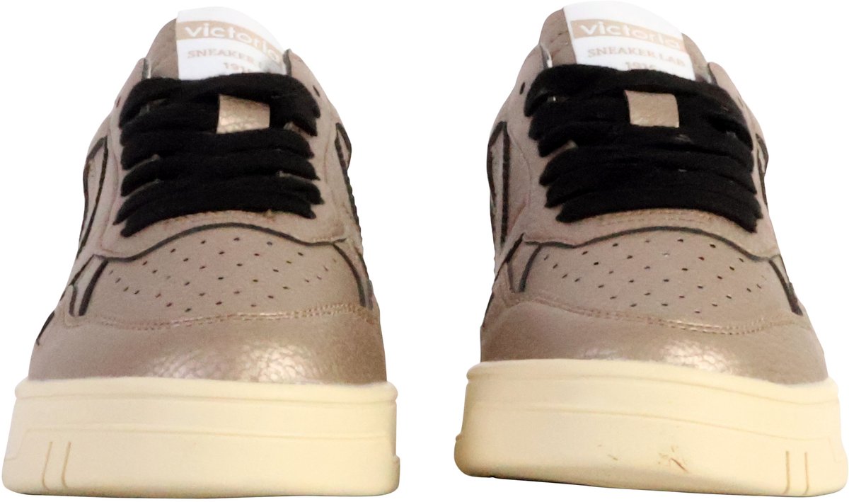 Sneakers met veters