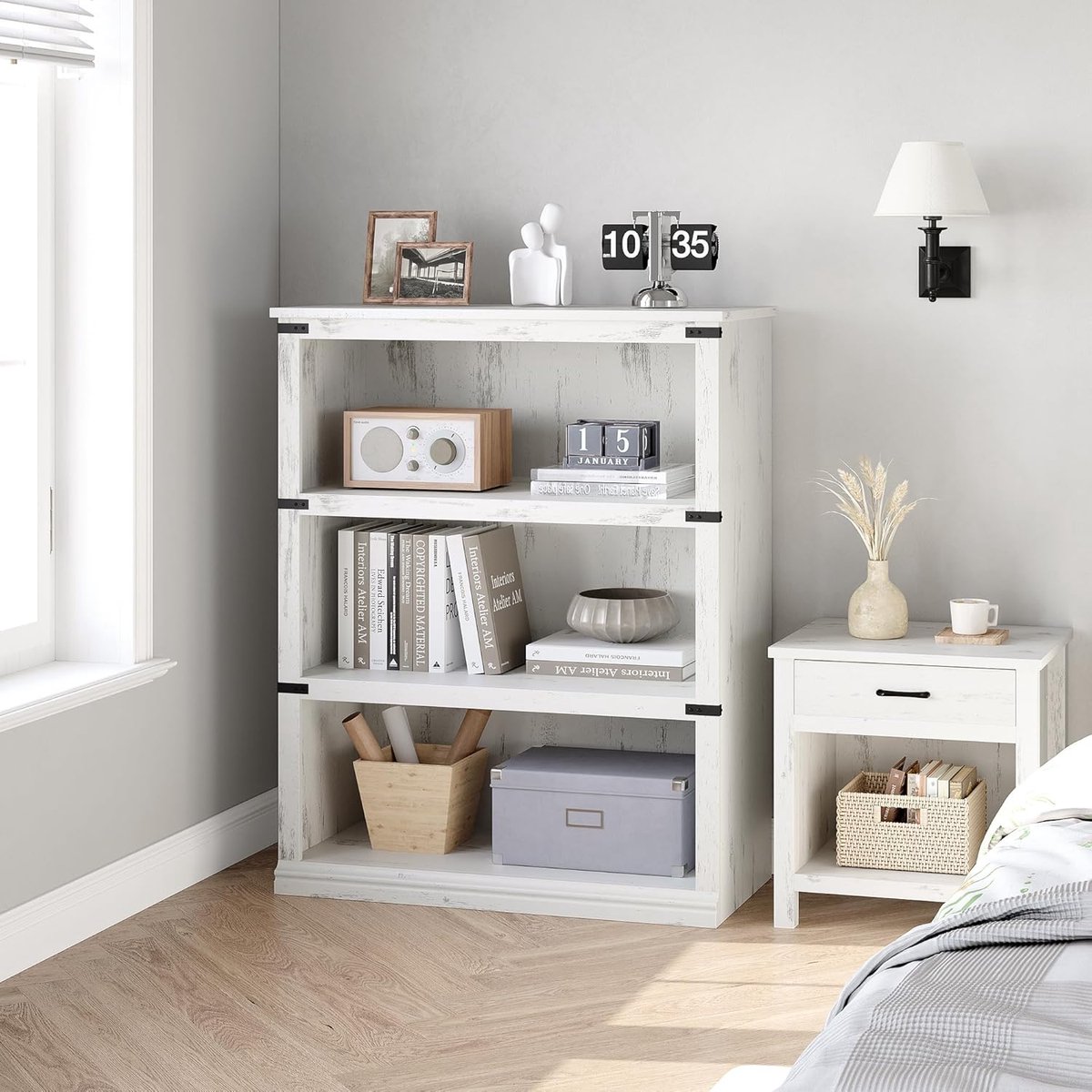 HOERFURIY Lage Landelijke Boekenkast met 3 Planken - Houten Open Vakkenkast - Opbergkast voor Woonkamer, Kantoor & Slaapkamer - Wit