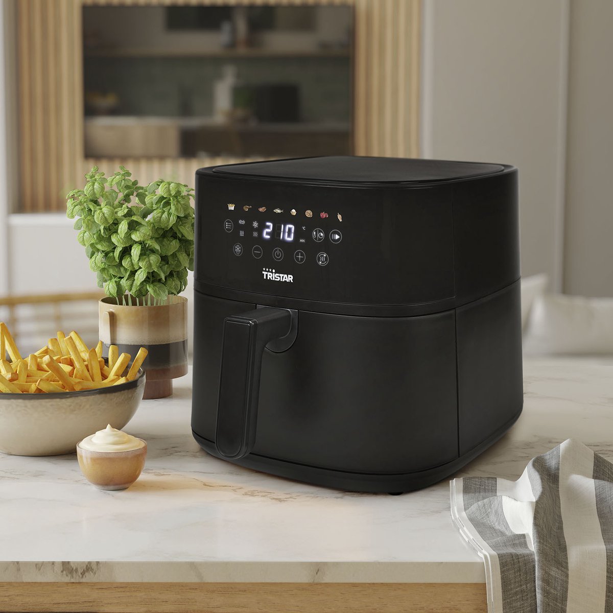 Airfryer 8 Liter – 2000W – Digitale Airfryer met LED Touchscreen – 8 Programma’s – PFAS-vrije Antiaanbaklaag – Tristar FR-9071 – Zwart — afbeelding 4