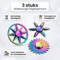 Drie kleurrijke fidget spinners met regenboogkleuren, waaronder een kompas, een ster en een bloem. Compact en draagbaar, anti-stress speelgoed voor kinderen en volwassenen.