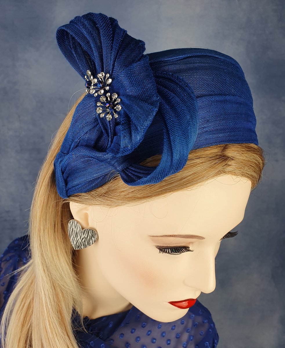 Creaciones Hoofdband Collectie – Hoofdband – Abaca-zijde blauw – Kristallen bloemen – Universele maat – Handgemaakt en Uniek