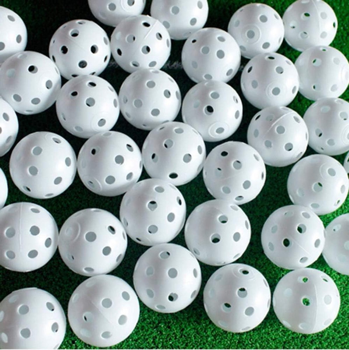Plastic Golfballen 50 x 42 mm voor Binnen- en Buitentraining met 2 Tees - Ideaal voor Beginners en Gevorderden